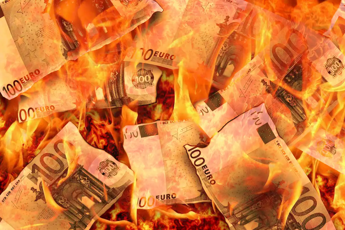Burning banknotes